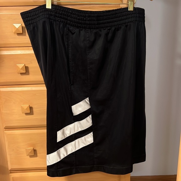 Adidas Y2K Black shorts size large - Picture 4 of 5